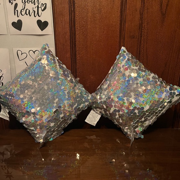 Pack of 2 New Luxury Series Reversible Purple Sequin Glitzy Comfy Throw Pillows - Picture 11 of 11